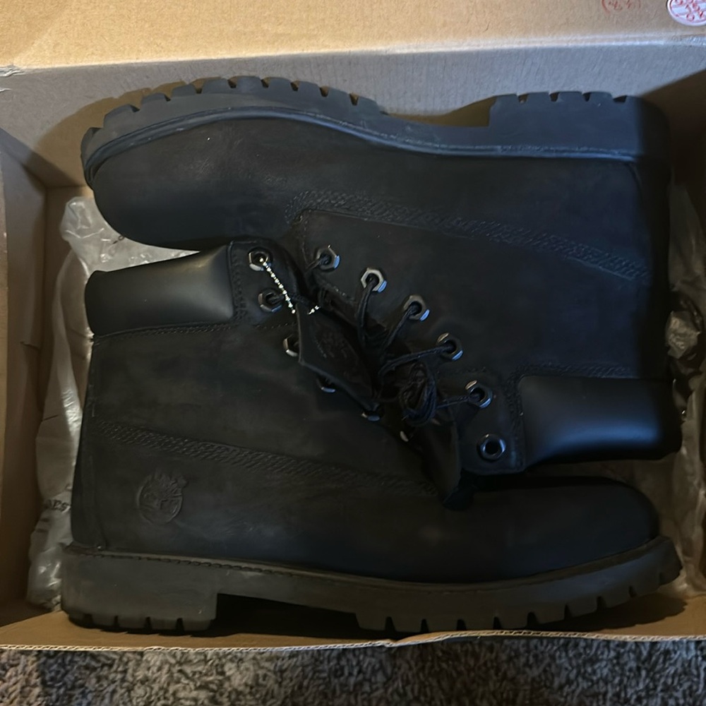 Never worn Tim’s , COMES WITH BOX